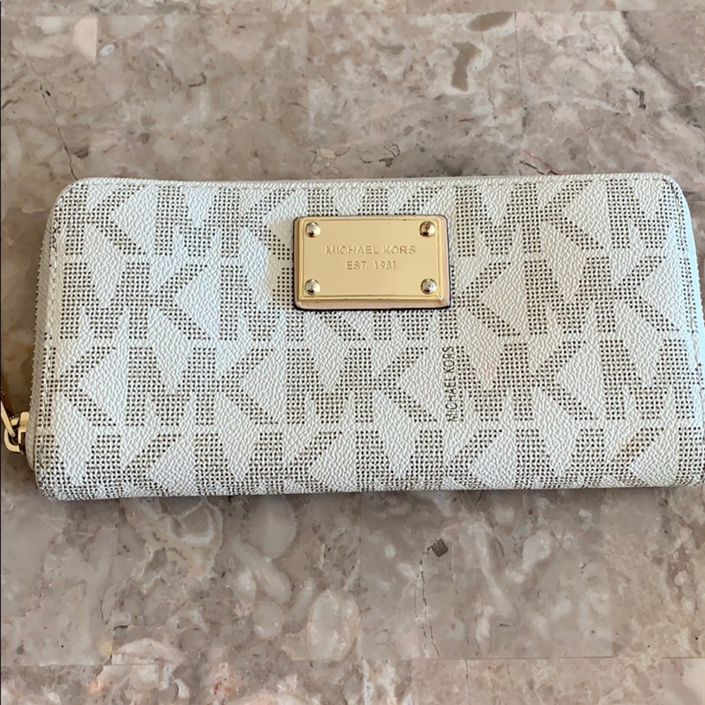 Michael Korea wallet .